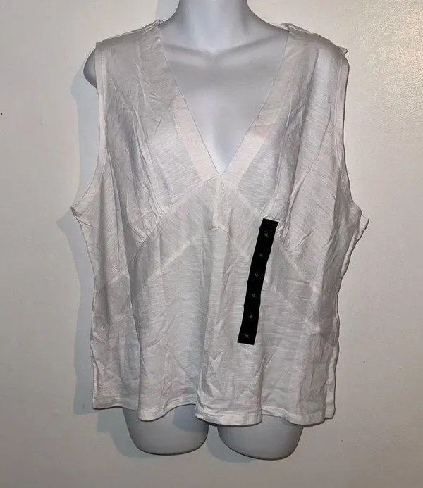 Banana Republic Short sleeve v neck cotton blend t-shirt in white size X-large - Image 2