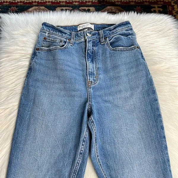 Abercrombie The 90’s Slim Straight Ultra High Rise Jeans - Image 3