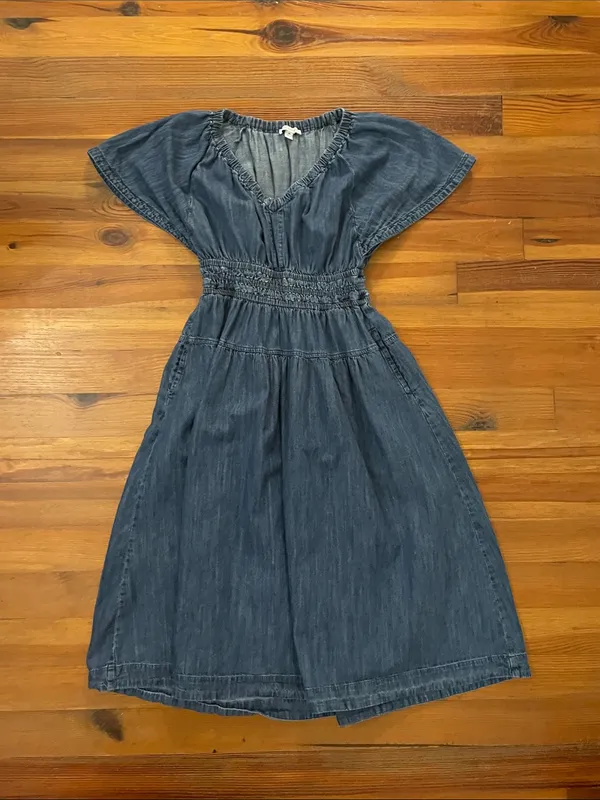 Free Assembly Women’s XS Blue Denim Midi Dress Pullover Smocked Waist V-Neck - Image 3