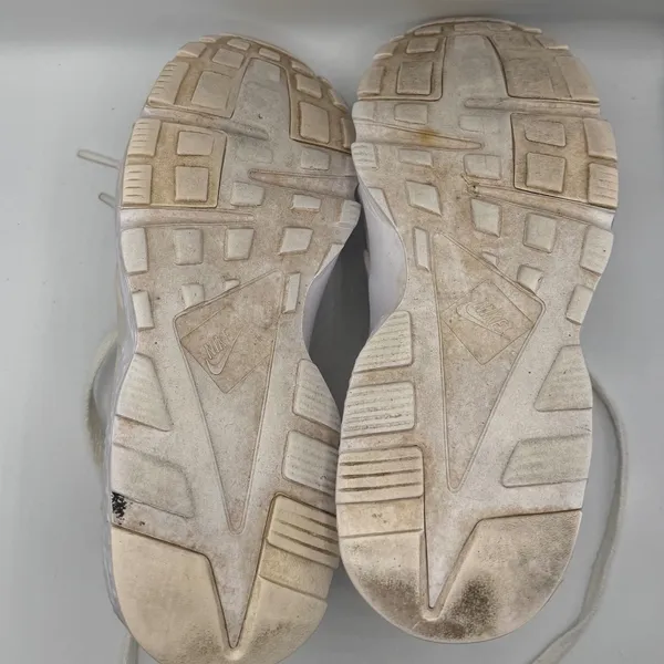 Nike Air Huarache Run‎ GS Women Size 7Y White Sneakers Streetwear Athleisure - Image 10