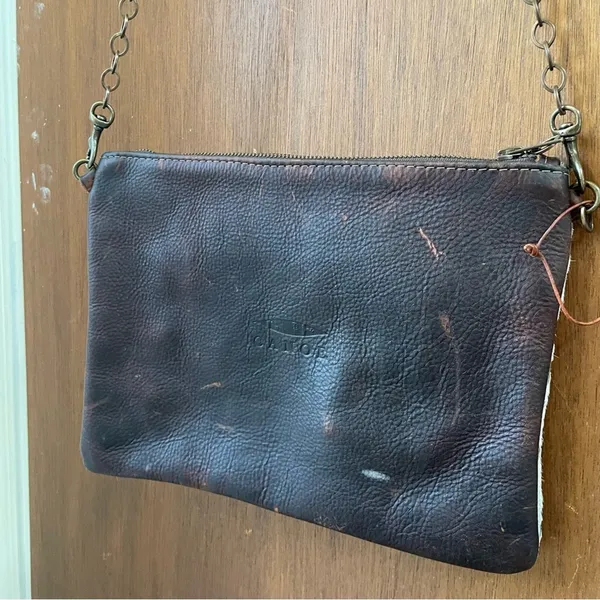 Canoe cowhide metallic silver crossbody - Image 4