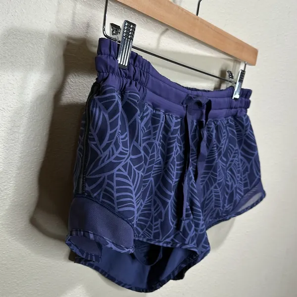 Lululemon Pretty Palm Size 6 Hotty Hot Shorts - Image 6