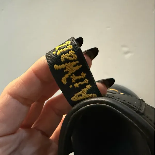 Dr. Martens Blaire Hydro Leather Strap Sandals in Black. Size 9 - Image 9