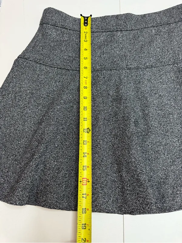 Banana Republic black and gray flounce tweed skirt size 8 - Image 8