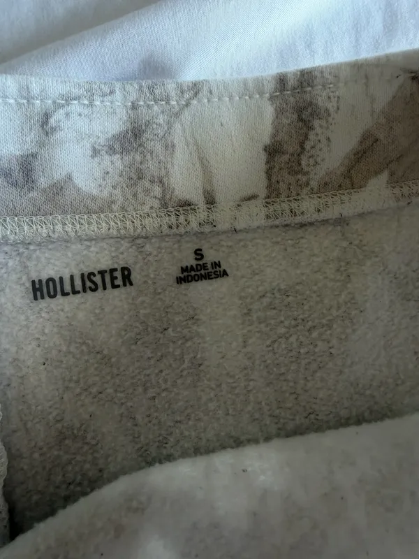 camo hollister sweatshorts - Image 3