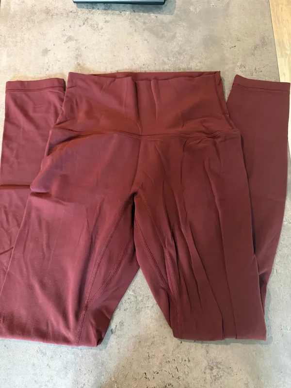 Aritzia Golden Butter Cheeky Leggings - Image 2