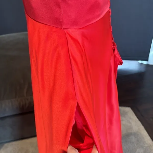 Women’s Gold Sequined Deep V-Neck Red Satin Full Length Prom Party Dress Size M - Image 7