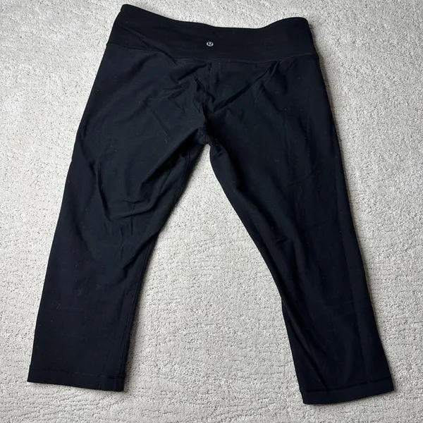 Women's Lululemon 12 Wunder‎ Under Crop Black Reversible Leggings - Image 6