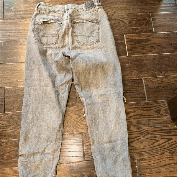 American Eagle Outfitters MOM jeans Light Gray Denim size 6 regular distressed - Image 7