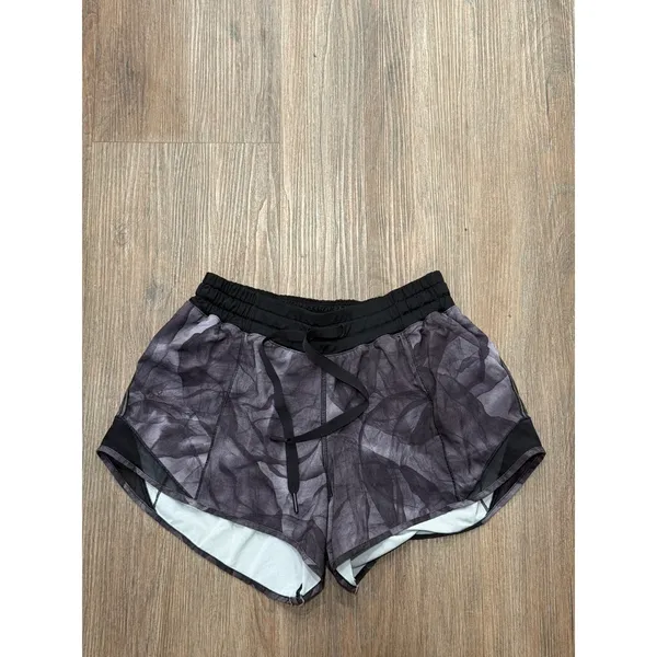 Lululemon Hotty Hot High-Rise Lined Short 4" Tall Grey Black Abstract Print Sz 6 - Image 2