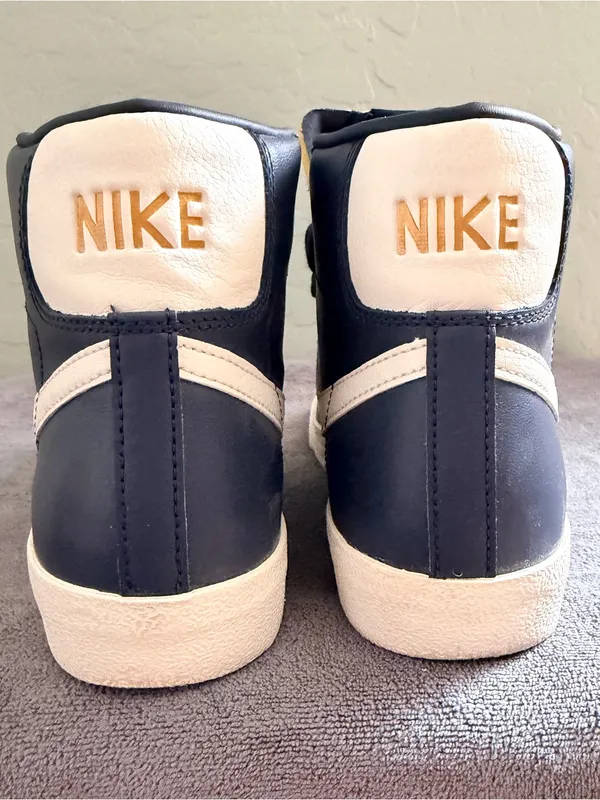 Nike Blazer Mid 77 Vintage Navy Blue White Yellow Script Sneakers W9 M7.5 - Image 4