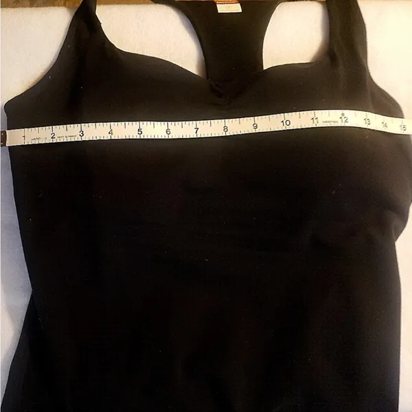 Lucy black sport tank padded - like new! - Image 2