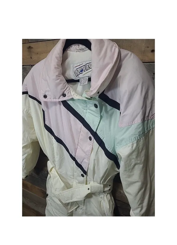 Profile Women’s pink and white ski suit - Image 7