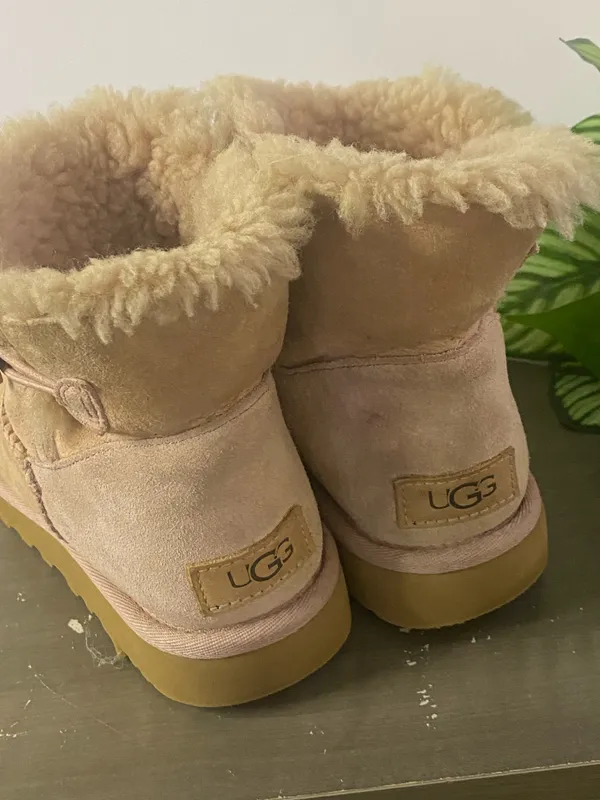UGG Australia Bailey Button Suede Boots Womens Size 7 Chestnut Brown - Image 3