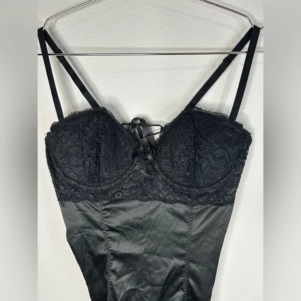 Seductions by Frederick’s of Hollywood Black Lace Corset Bustier Top Size M - Image 2