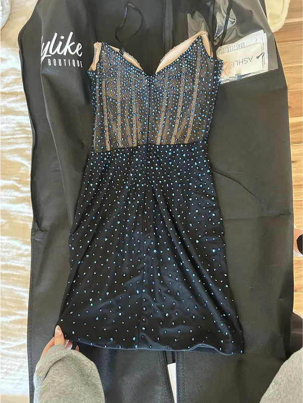 Ashley Lauren Homecoming Dress - Image 13