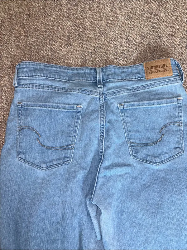 Levi's Women’s Light Blue Slim Fit Jeans - Image 3