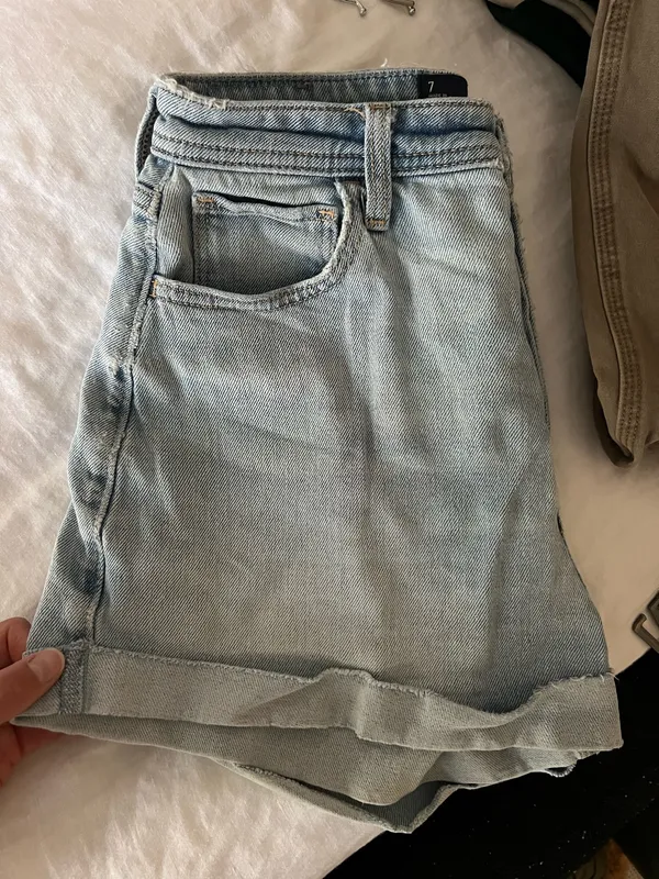 Hollister Curvy High-Rise Shorts Mom - Image 9