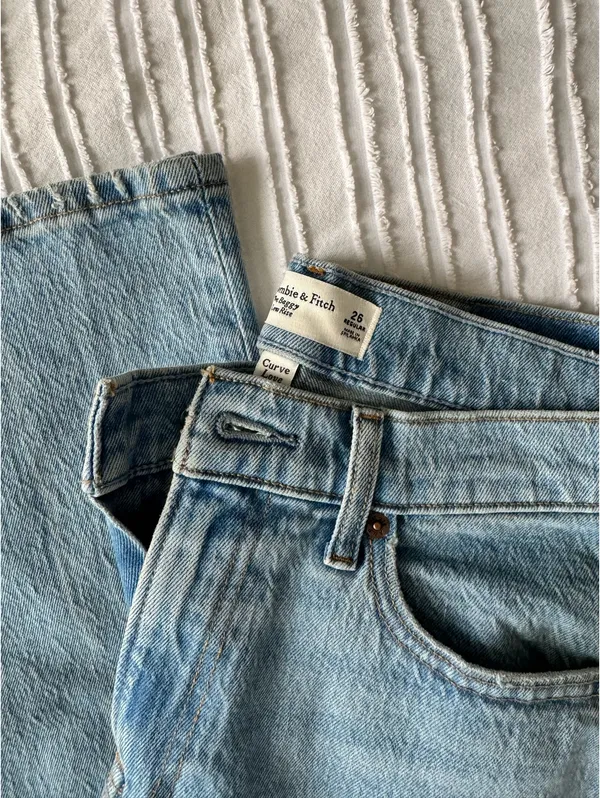 Abercrombie Curve Love Low-Rise Baggy Jeans - Image 2