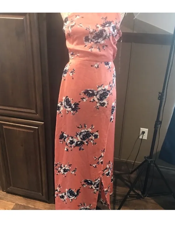 Charlotte Russe Coral Pink Floral Halter Maxi Dress with Navy Accents - Image 7