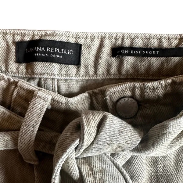 Banana Republic High-Rise Pleated 4" Jean Short‎ Sz 30 - Image 5