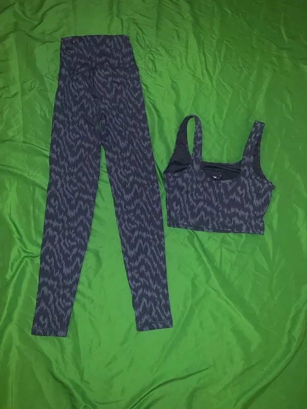 OFFLINE by aerie Blue Patterned Leggings & Crop Tank Set size Small - Image 2