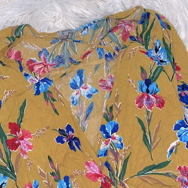 Jodifl floral plunge neckline boho top size medium - Image 6