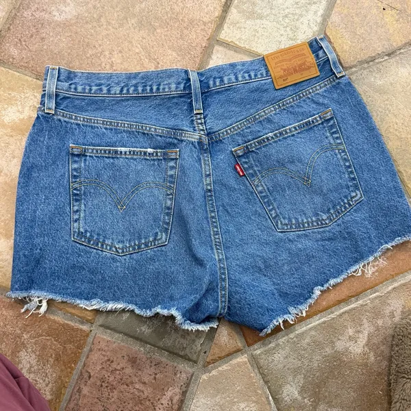 Levis Premium Sz 501 Button Fly Cut Off Denim Short Size 4 Sz 27 Jean Distressed - Image 7