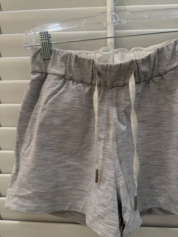Lululemon Athletic Shorts Size 4 Gray Heathered Drawstring - Image 2