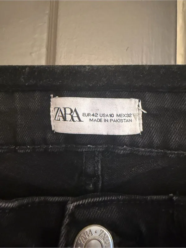 Zara Cropped Flare Jeans - Image 4