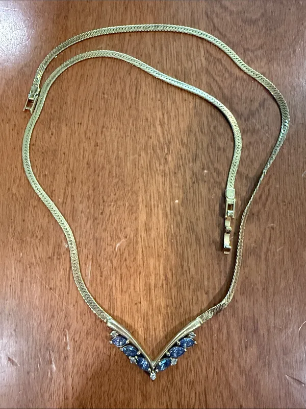 Vintage Gold-Tone V-Detail Necklace with Purple Stone Accents - Image 3