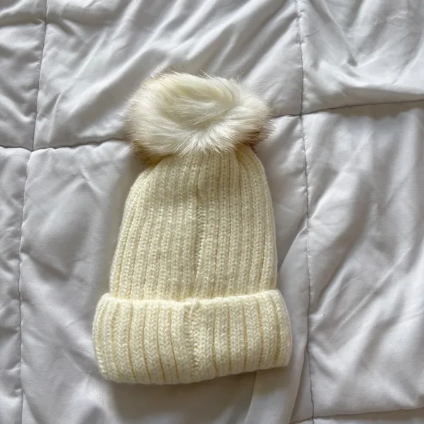 UGG Australia Cream Ribbed Knit Beanie with Faux Fur Pom-Pom White Winter Hat - Image 5