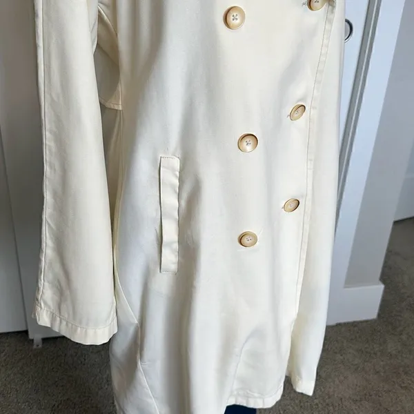 MAUBY Trench Coat In Off White - Image 5