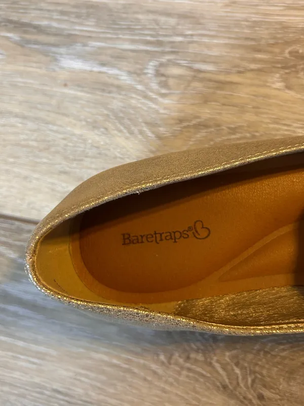 Baretraps Women’s Gold Flats - Image 6