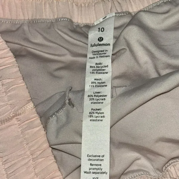 Lululemon Hotty Hot Short Asym Light Chrome/White sz:10 4” - Image 3