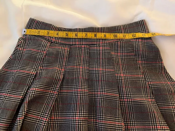 Papaya Pleated Glen Plaid Mini Skirt in Gray with Subtle Red Accents - Image 4