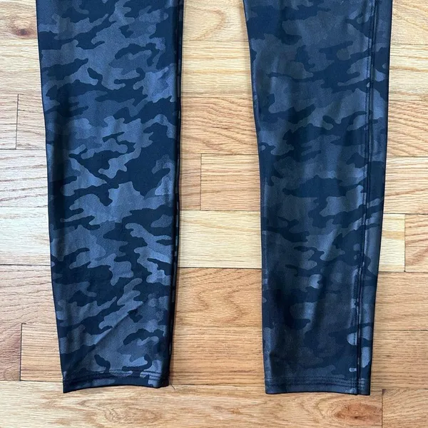 SPANX Faux Leather Glossy Camo Matte Black shaping slimming Leggings Sz L - Image 14