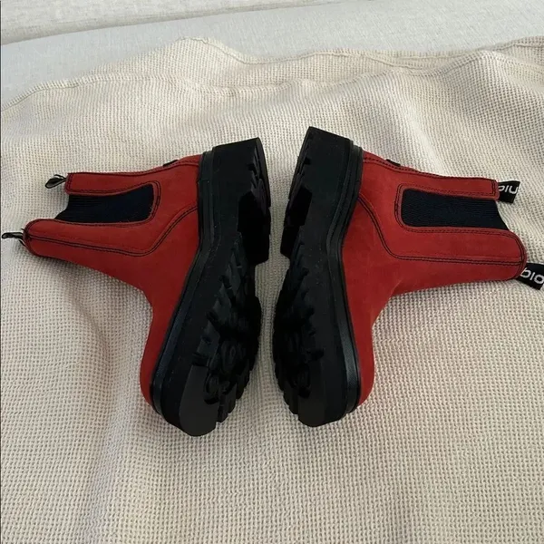 Bionica Dina Rogue Red Women’s Boot, size 8, NWOT Floor display - Image 5