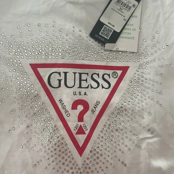 💋NWT GUESS Women's Short Sleeve Crew Neck Star Triangle Tee Shirt, Size XS - Image 2