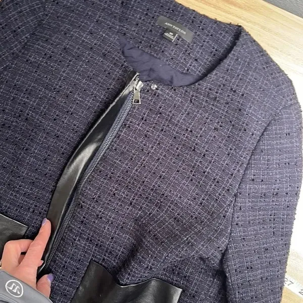 Ann Taylor Tweed suit jacket. Dark Academia. Size 4** See measurements. Cropped. - Image 10