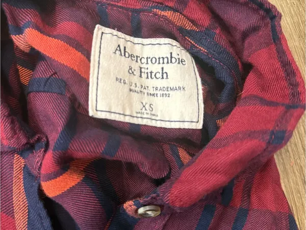 Abercrombie & Fitch Red and Navy Plaid Button-Down Shirt Sz XS - Image 4
