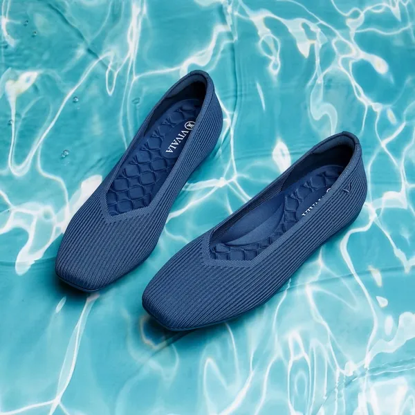 VIVAIA Margot Walker Lightweight Square-Toe V-Cut Flats in Vintage Blue Size 40 - Image 11