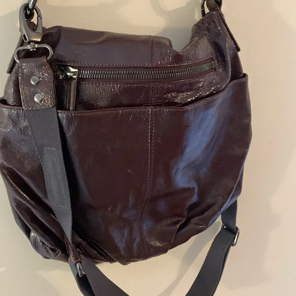 HOBO international Brown Patent Leather convertible crossbody purse - Image 5
