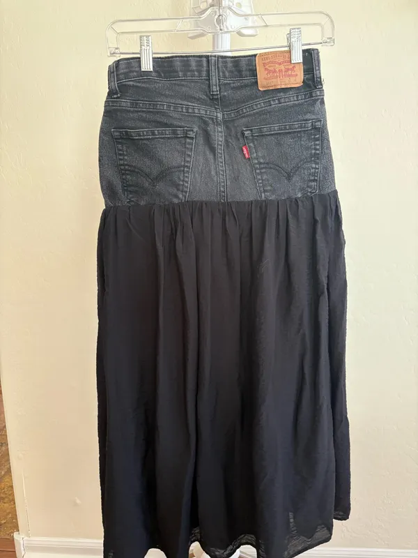Black skirt - Image 2