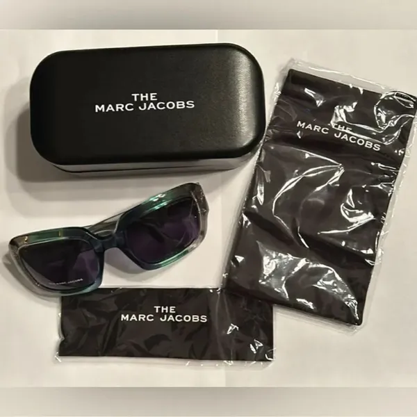 Marc Jacobs Green/Grey Sunglasses. NWOT - Image 3