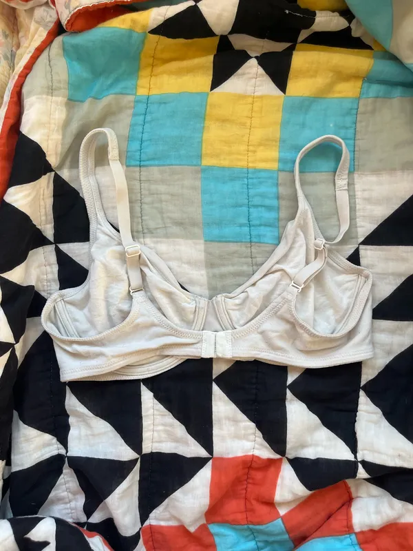 Victoria’s Secret Body by Victoria beige vintage Y2K bra - Image 2