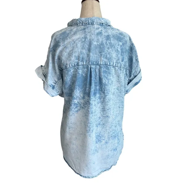 Thread & Supply Acid Wash Denim Look Tunic Top Lt Blue Short Sleeve V-Neck Relax - Image 5