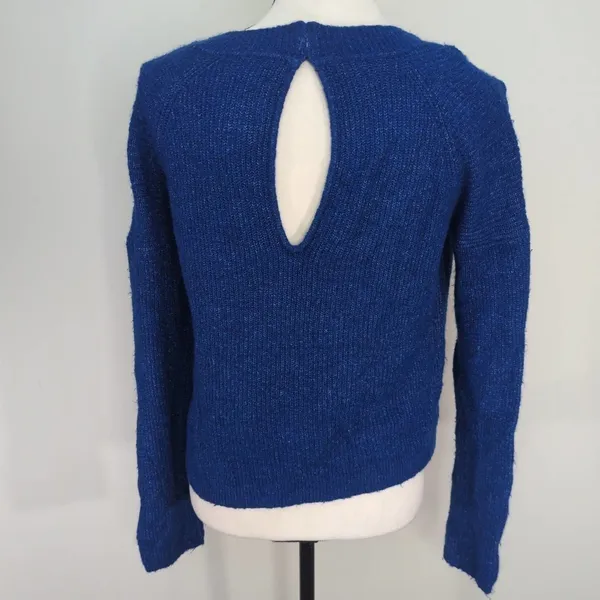 Abercrombie & Fitch Women's Royal Blue Keyhole Back Cable Knit‎ Sweater| XS - Image 2