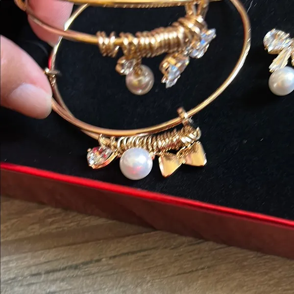 Aldo Red bow box earring and bracelet set - Image 3