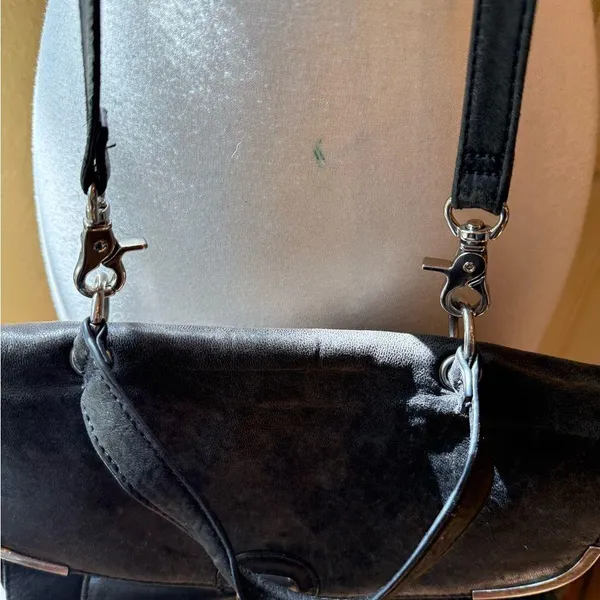 Elegant Black Leather Shoulder Bag - Image 5